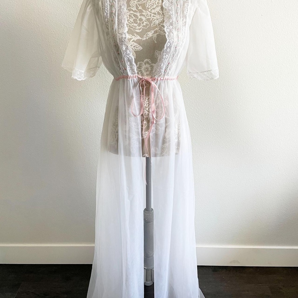Vintage 1970s sheer white & pink peignoir - Picture 3 of 4